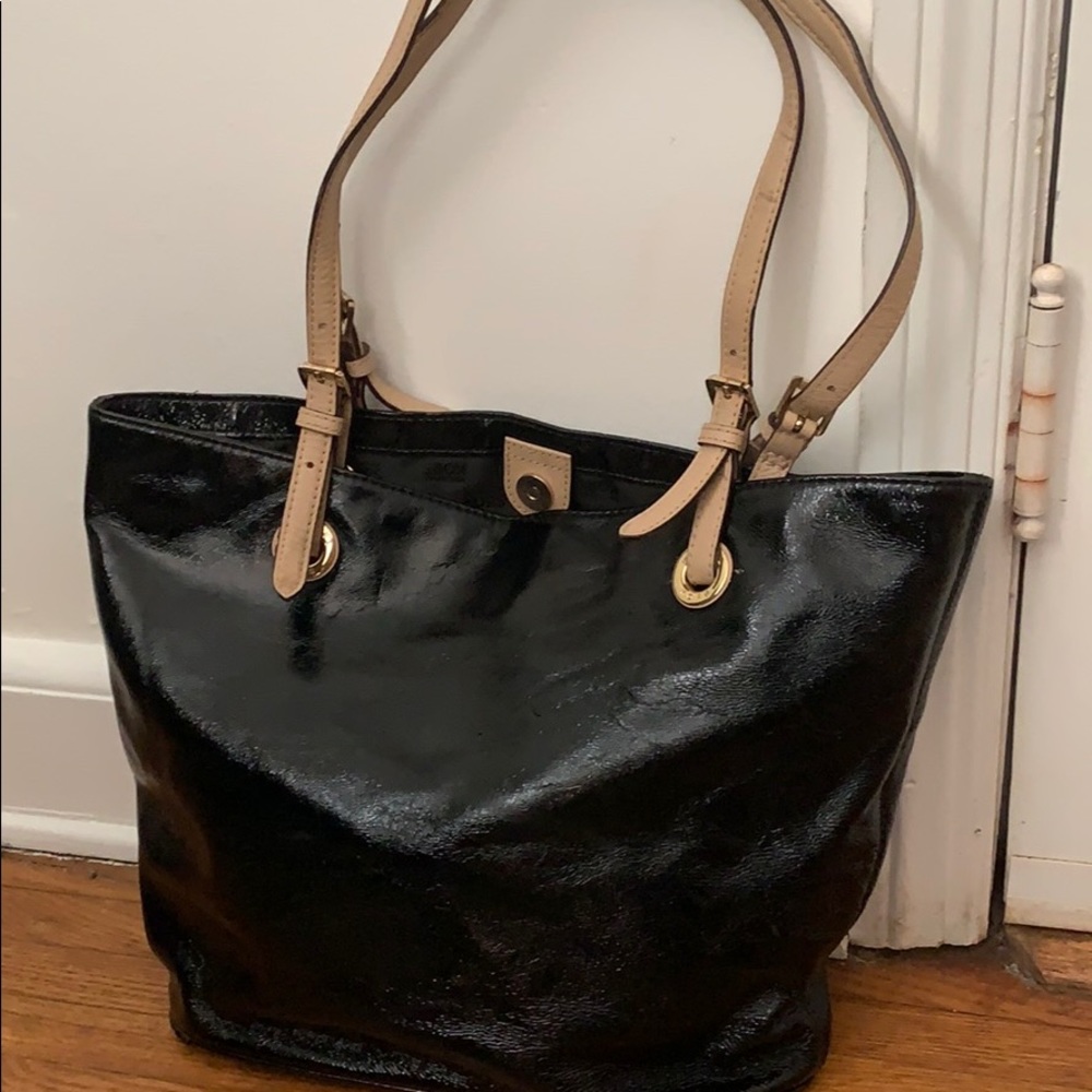 100% Patent leather Michael Kors shoulderbag